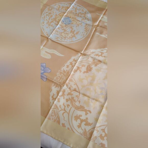 Marja Kurki Large Vintage Floral Silk Scarf w/ Pastel Accents Rolled Hem - Picture 9 of 16